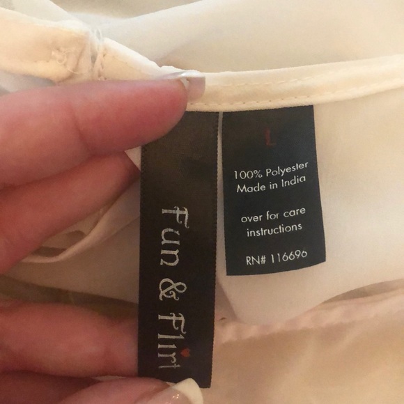 Beautiful White Top Size L - Picture 3 of 3